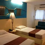 Highway Hotel